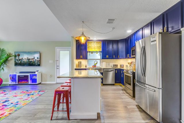 2108 Knollwood Street, Kemah, TX 77565