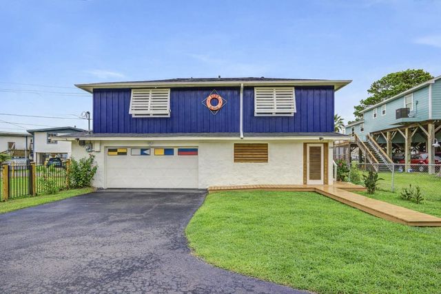 2108 Knollwood Street, Kemah, TX 77565