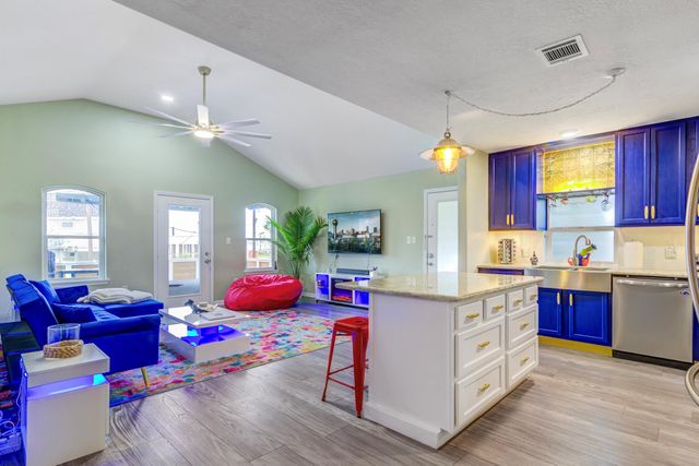 2108 Knollwood Street, Kemah, TX 77565