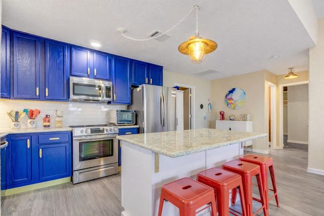 2108 Knollwood Street, Kemah, TX 77565