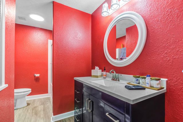 2108 Knollwood Street, Kemah, TX 77565