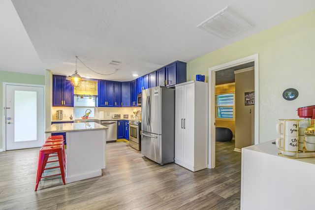 2108 Knollwood Street, Kemah, TX 77565