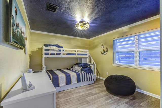 2108 Knollwood Street, Kemah, TX 77565