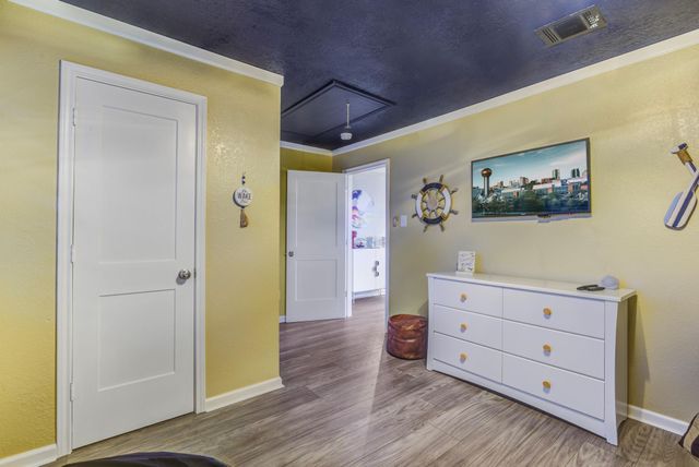 2108 Knollwood Street, Kemah, TX 77565