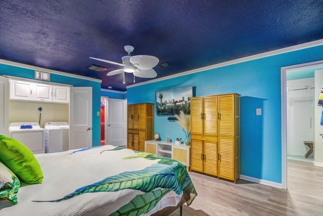 2108 Knollwood Street, Kemah, TX 77565