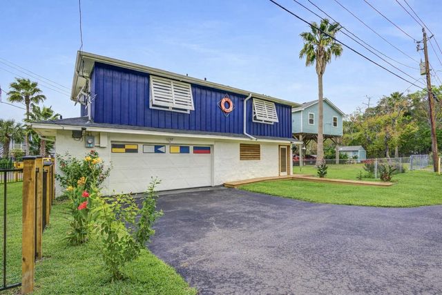 2108 Knollwood Street, Kemah, TX 77565