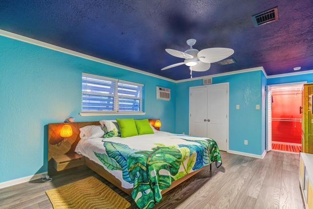 2108 Knollwood Street, Kemah, TX 77565