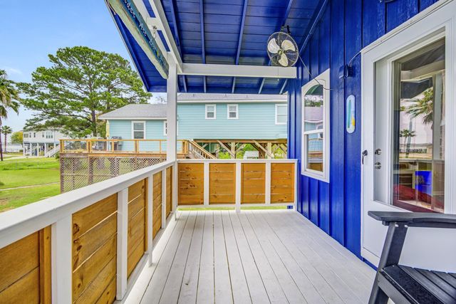 2108 Knollwood Street, Kemah, TX 77565