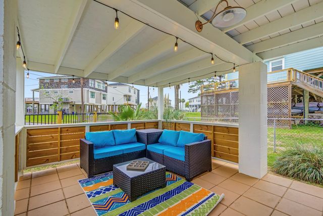 2108 Knollwood Street, Kemah, TX 77565