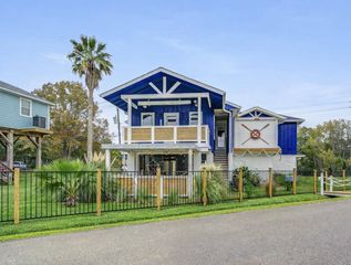 2108 Knollwood Street, Kemah, TX 77565