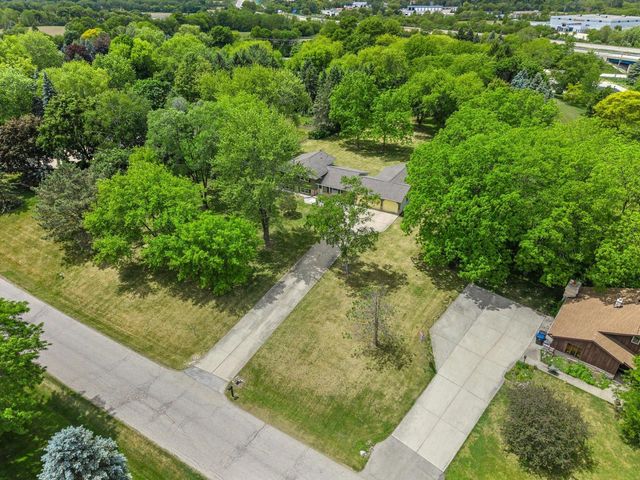 S69W22340 Sonoma WAY, Big Bend, WI 53103