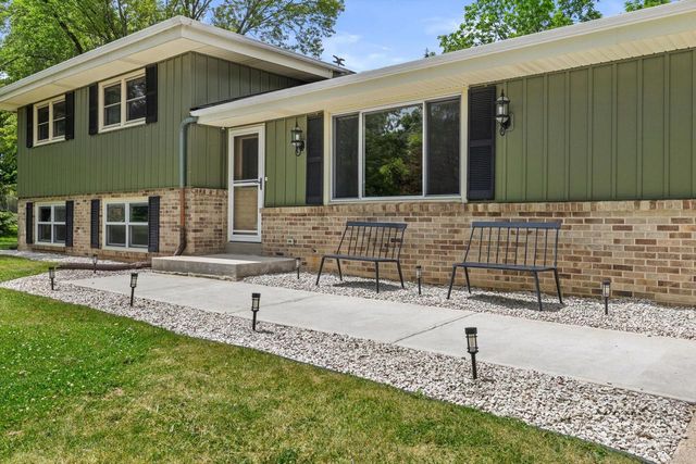 S69W22340 Sonoma WAY, Big Bend, WI 53103