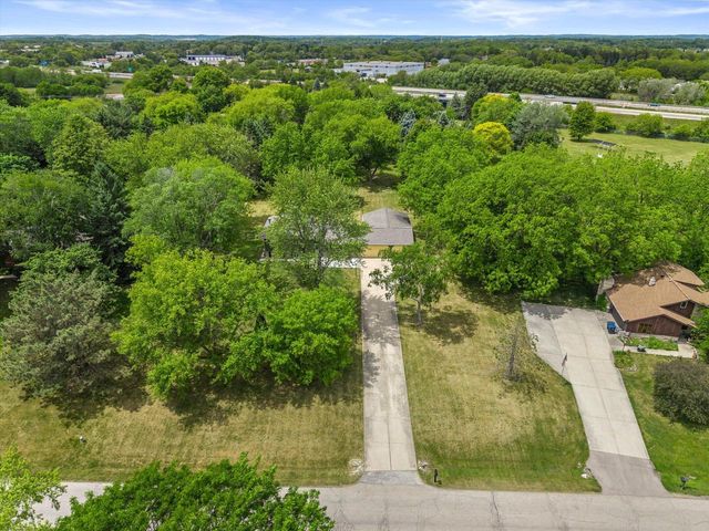 S69W22340 Sonoma WAY, Big Bend, WI 53103