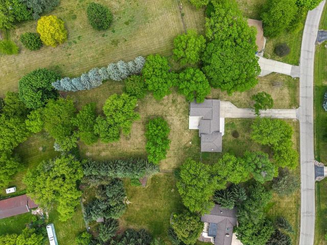 S69W22340 Sonoma WAY, Big Bend, WI 53103