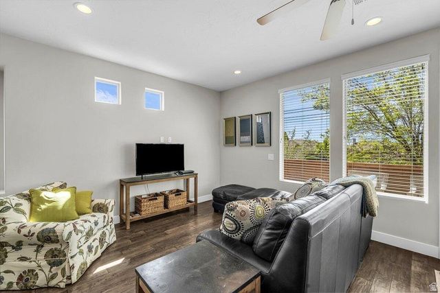 4222 E TORREY PINES DR, Washington, UT 84780