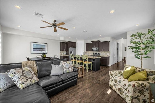 4222 E TORREY PINES DR, Washington, UT 84780