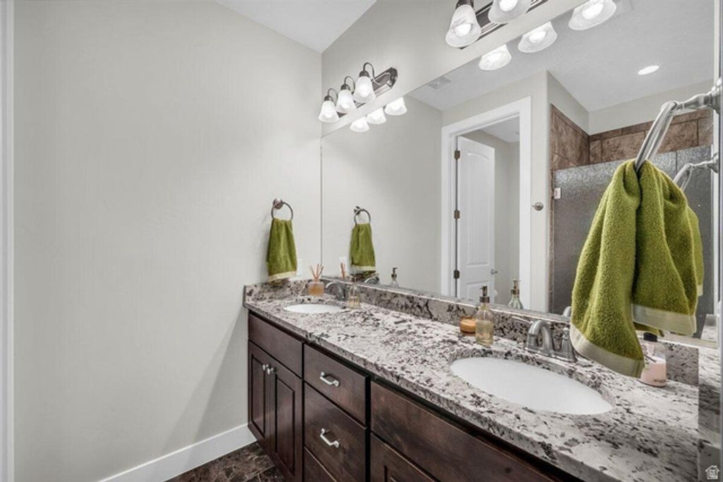 Image 11 of property listing at 4222 E TORREY PINES DR, Washington, UT 84780