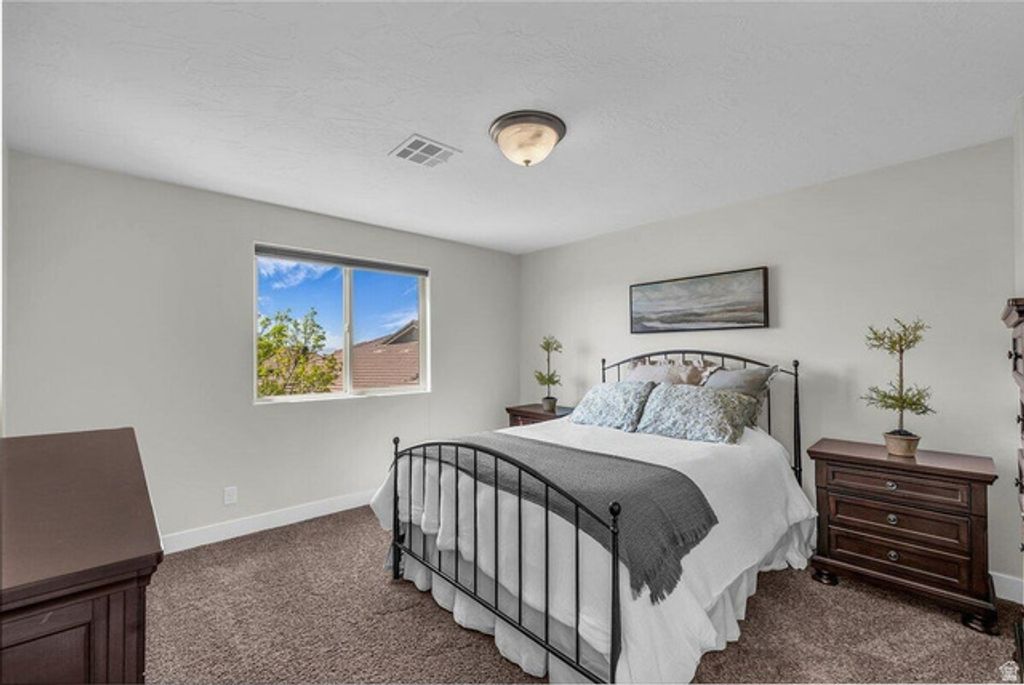 Image 14 of property listing at 4222 E TORREY PINES DR, Washington, UT 84780