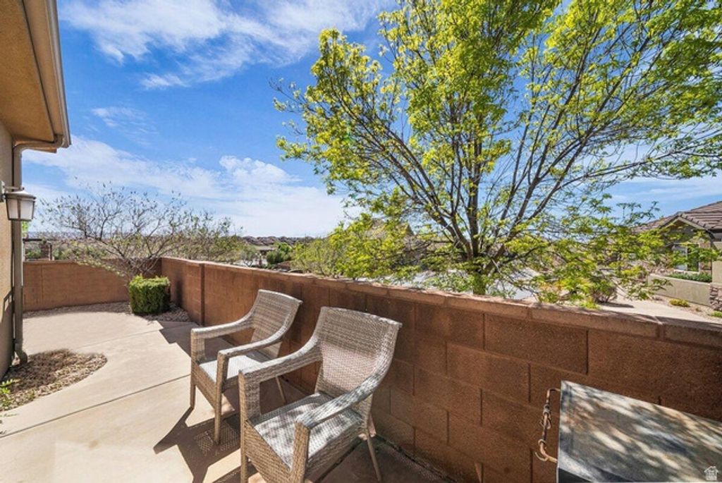 Image 19 of property listing at 4222 E TORREY PINES DR, Washington, UT 84780