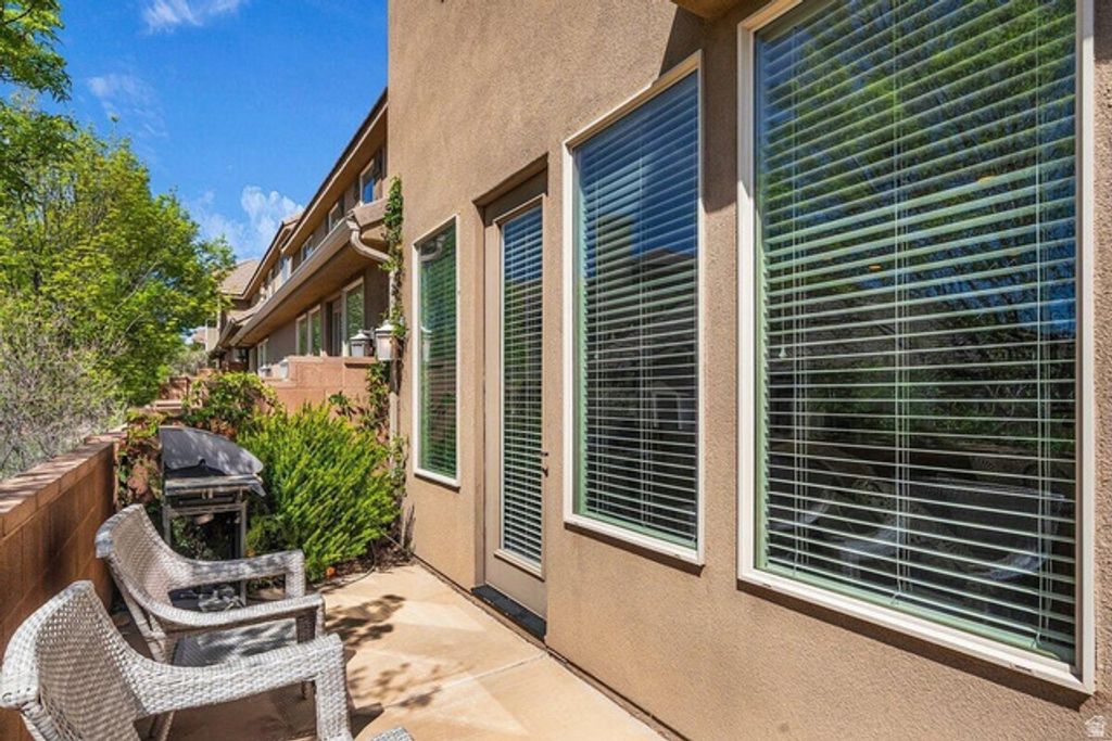 Image 20 of property listing at 4222 E TORREY PINES DR, Washington, UT 84780