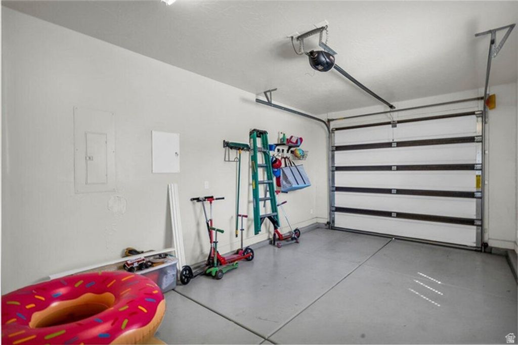 Image 21 of property listing at 4222 E TORREY PINES DR, Washington, UT 84780