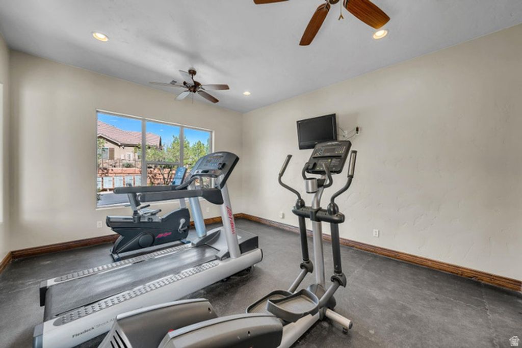 Image 32 of property listing at 4222 E TORREY PINES DR, Washington, UT 84780