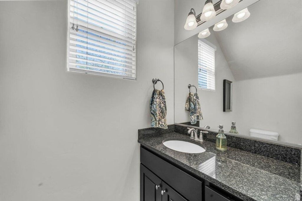 Image 8 of property listing at 4222 E TORREY PINES DR, Washington, UT 84780