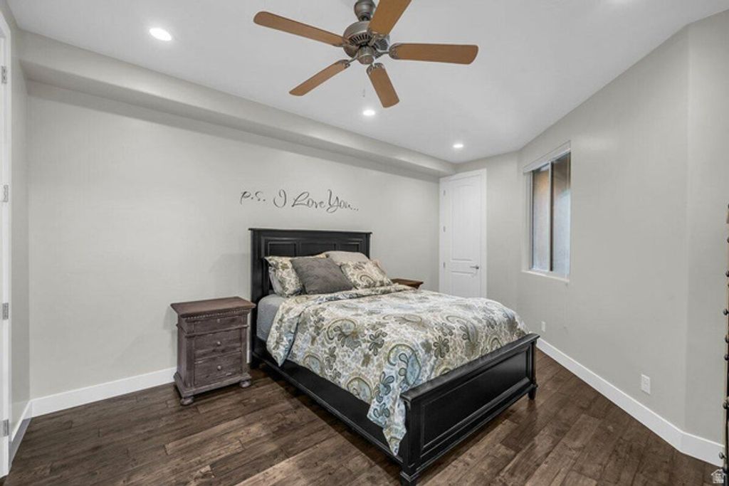 Image 10 of property listing at 4222 E TORREY PINES DR, Washington, UT 84780