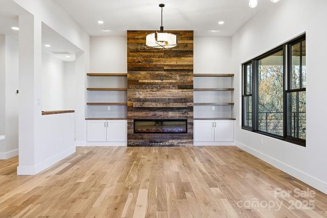 202 Westridge Farm Road 4, Asheville, NC 28804