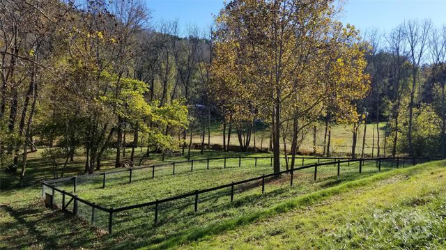 202 Westridge Farm Road 4, Asheville, NC 28804