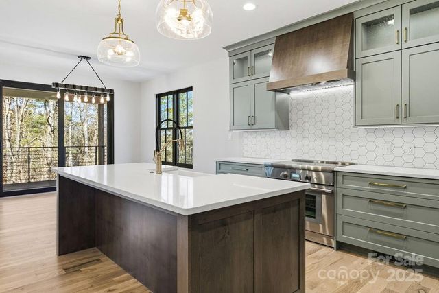 202 Westridge Farm Road 4, Asheville, NC 28804