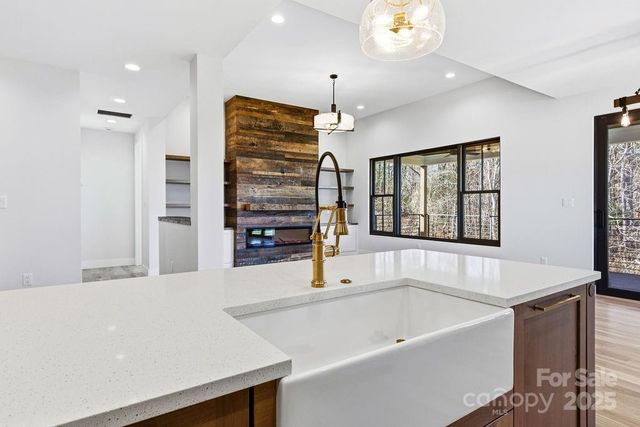 202 Westridge Farm Road 4, Asheville, NC 28804