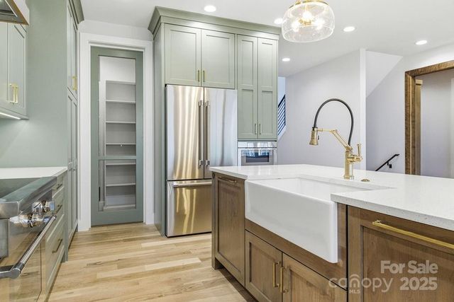 202 Westridge Farm Road 4, Asheville, NC 28804