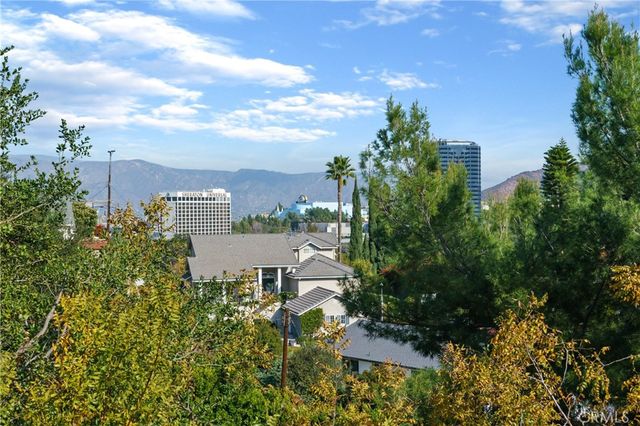 7796 Skyhill Drive, Los Angeles, CA 90068