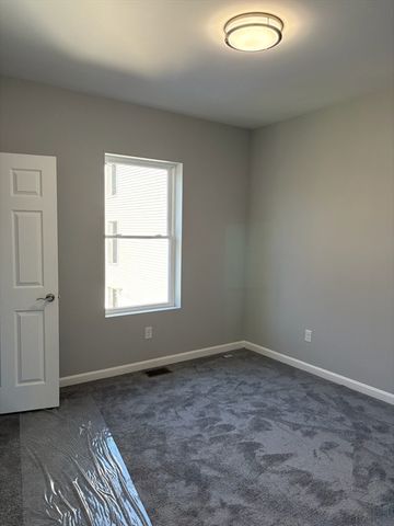 184 Avenue C 4, Woonsocket, RI 02895