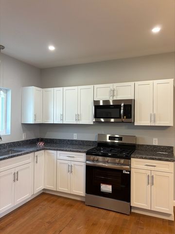 184 Avenue C 4, Woonsocket, RI 02895