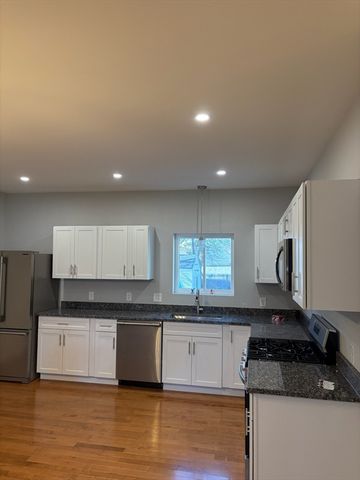 184 Avenue C 4, Woonsocket, RI 02895