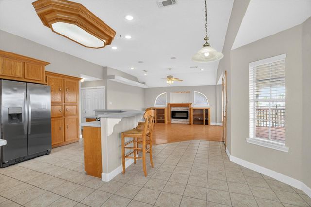514 Pompano Street, Bayou Vista, TX 77563
