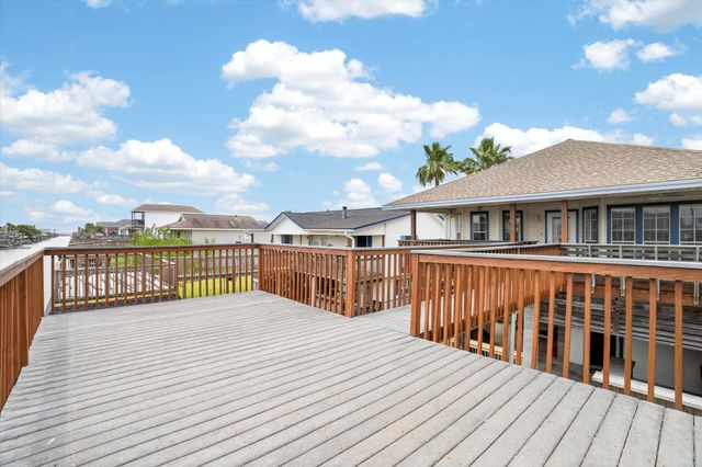 514 Pompano Street, Bayou Vista, TX 77563