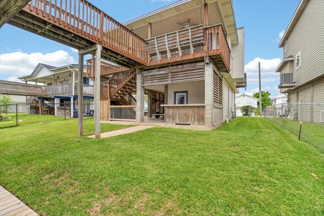514 Pompano Street, Bayou Vista, TX 77563