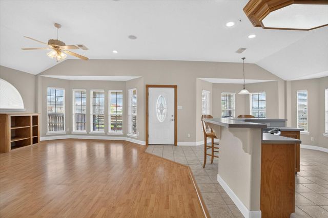 514 Pompano Street, Bayou Vista, TX 77563