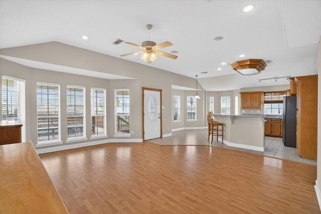 514 Pompano Street, Bayou Vista, TX 77563