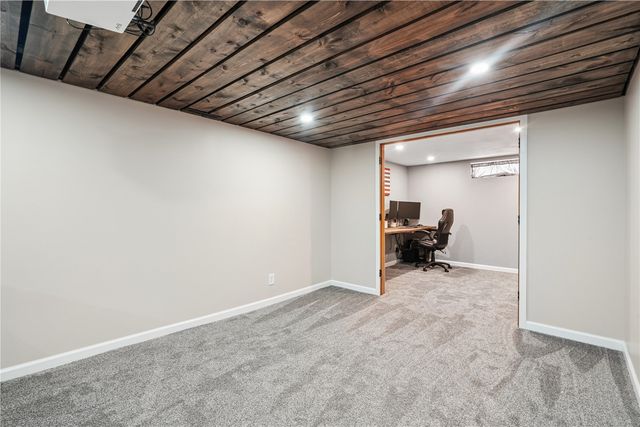 160 West Post Road NW, Cedar Rapids, IA 52405