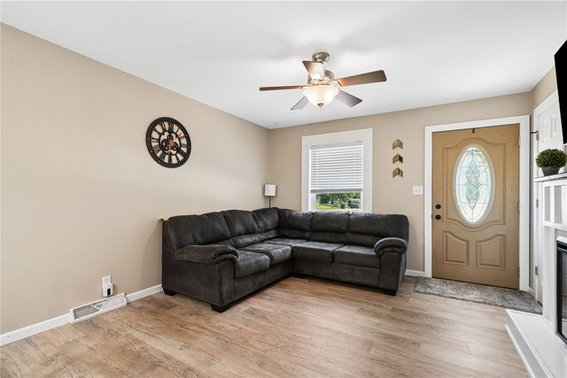 160 West Post Road NW, Cedar Rapids, IA 52405