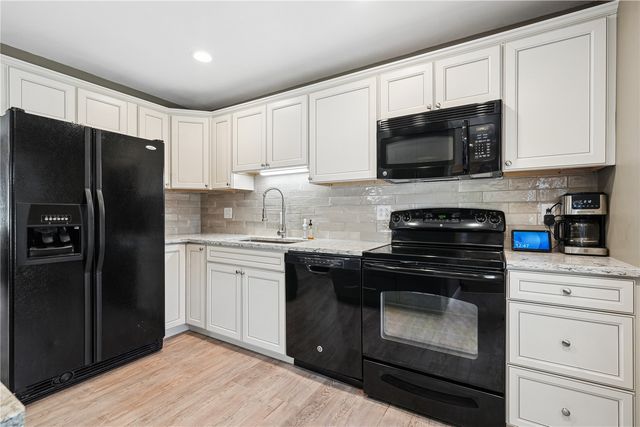 160 West Post Road NW, Cedar Rapids, IA 52405