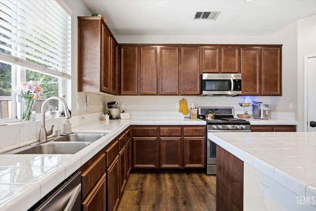 9415 Ceres Street, Bakersfield, CA 93306