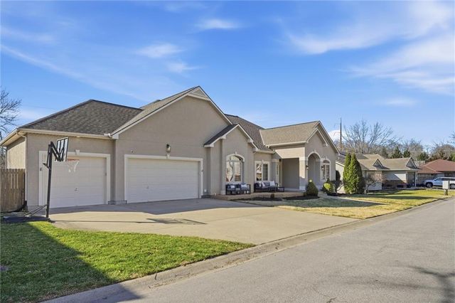 10308 Granada Lane, Overland Park, KS 66207