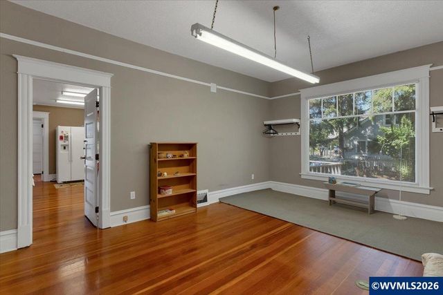 292 17th St SE, Salem, OR 97301