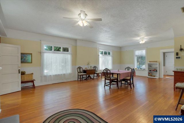 292 17th St SE, Salem, OR 97301