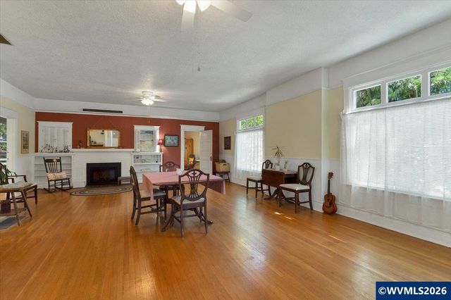 292 17th St SE, Salem, OR 97301